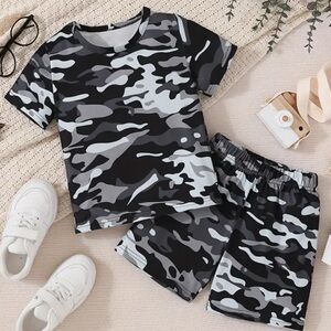 Black camo shorts outfit